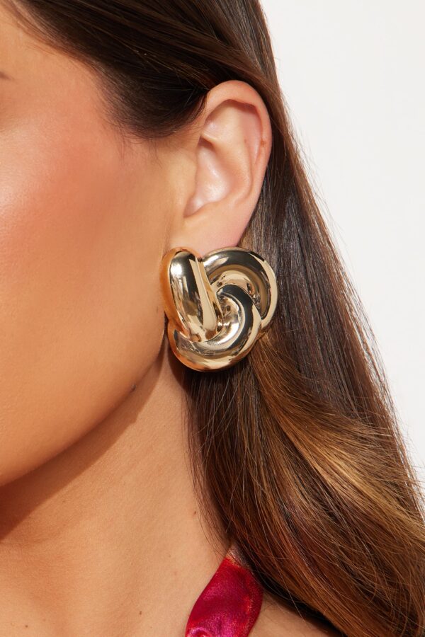 أقراط "نوتيد مومنت" - ذهبي