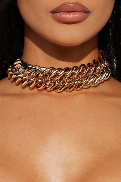 قلادة شوكر "موب وايف" - ذهبي