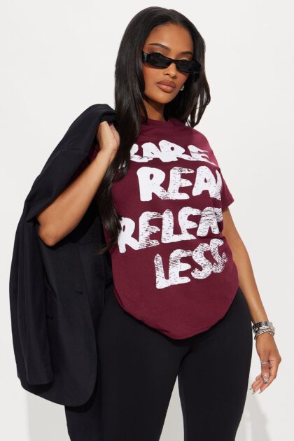 تيشيرت "رير ريل ريلينتليس" - عنابي