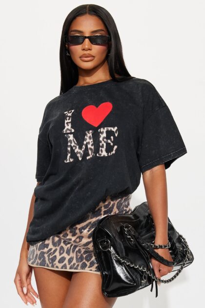 تيشيرت "آي لوف مي" واسع بطبعة نمر - أسود