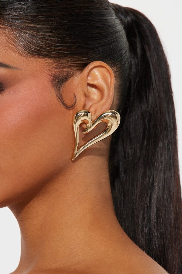 أقراط مسمارية "أبستراكت هارت" - ذهبي