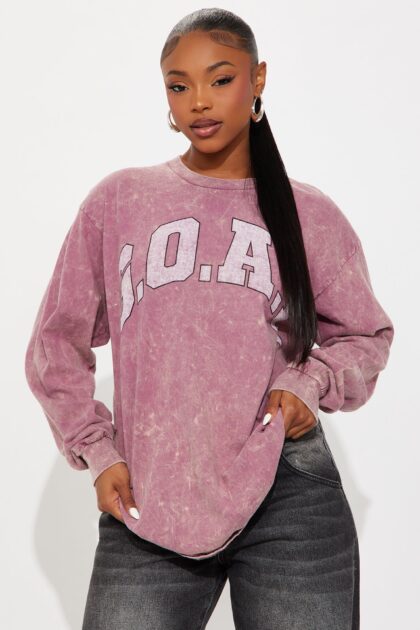 تيشيرت G.O.A.T مغسول بأكمام طويلة - عنابي