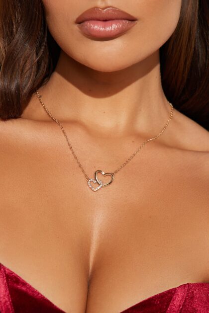 قلادة قلوب "أري" - ذهبي