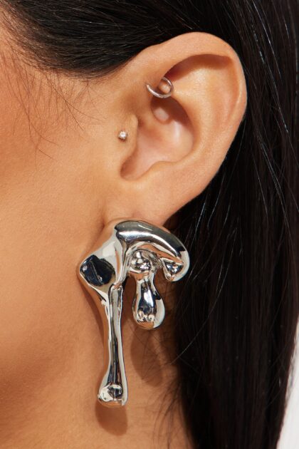 أقراط متدلية "ميلت ويذ يو" - فضي