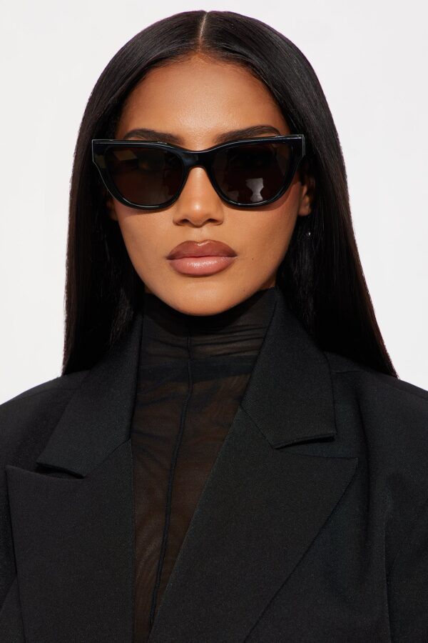 نظارة "سليبينج أوي" عين القطة - أسود