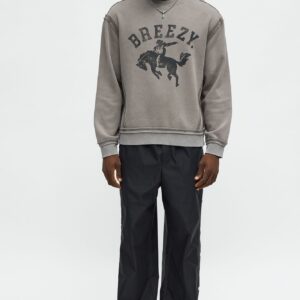 سويت شيرت “تايسون بريزي” برقبة دائرية – رصاصي