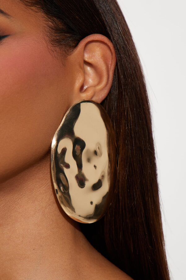 أقراط "كاتشينج ذا فايبس" - ذهبي