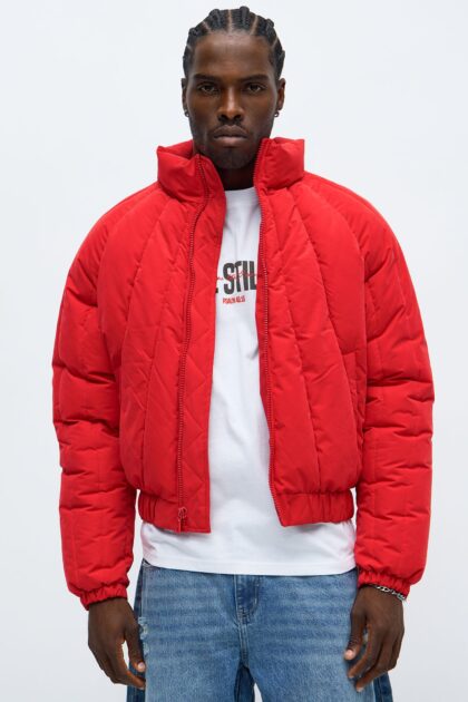 جاكيت منفوخ قصير "سنتر أوف أتينشن" - أحمر