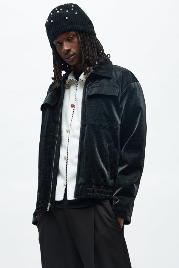 جاكيت بومبر قصير مبطن بجلد صناعي مطلي - أسود