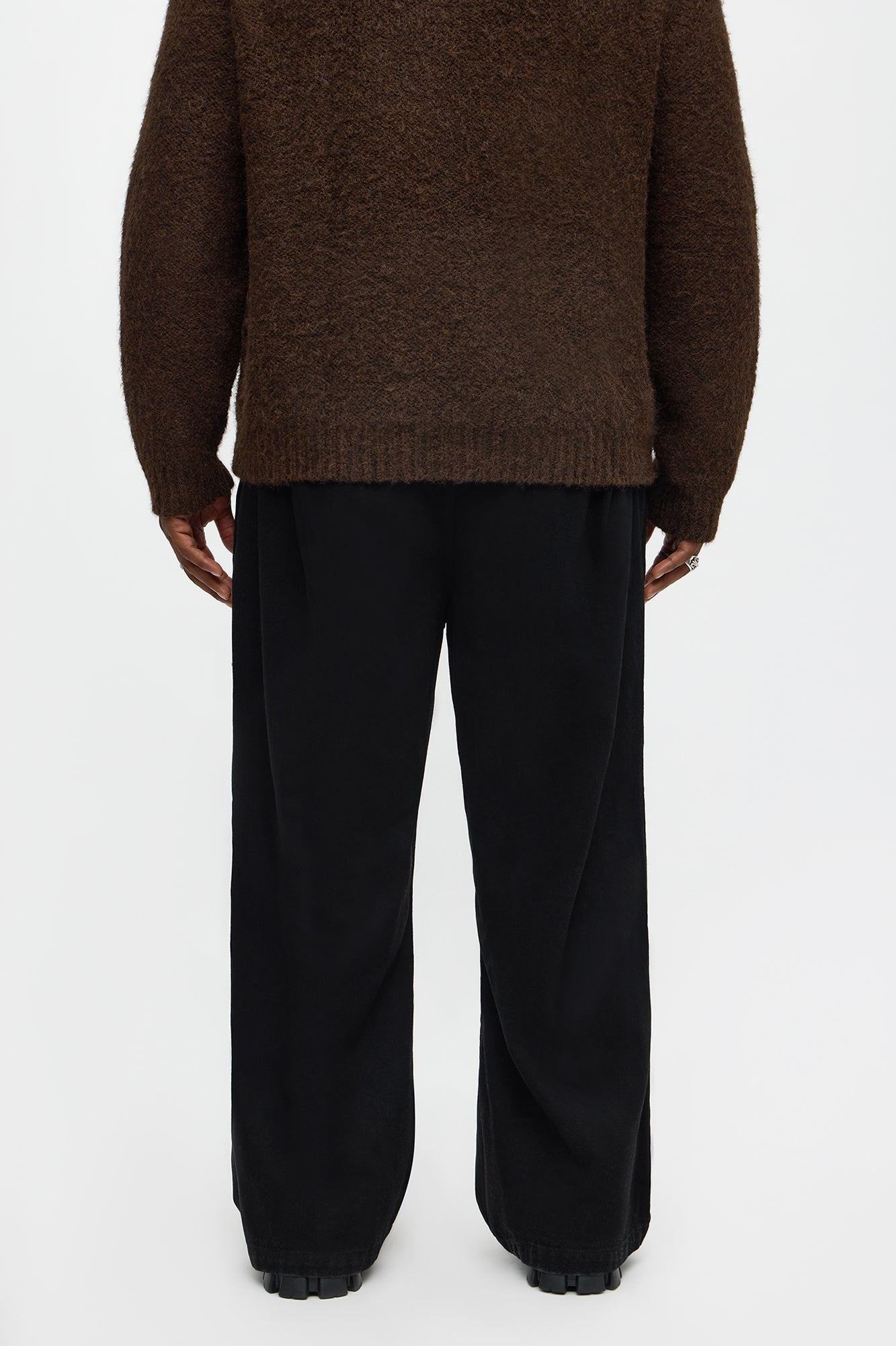 ⁦جينز باجي واسع الساق بكسرات - أسود⁩ - الصورة ⁦8⁩