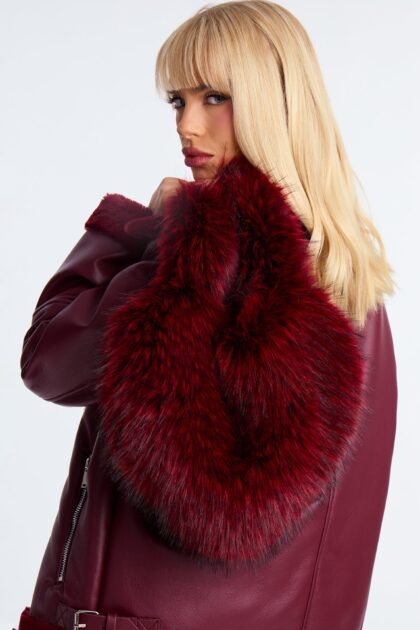 حقيبة ساتشل فرو صناعي على شكل قلب "فوري فيلينغز" - أحمر