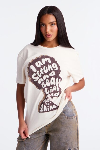 تيشيرت "أنا قوية" واسع بياقة دائرية - كريمي