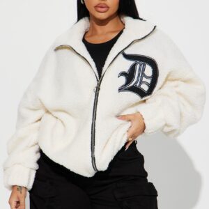 جاكيت شيربا “ستريتس أوف ديترويت” – كريمي