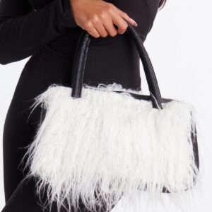 حقيبة كتف فرو صناعي “مين إيفنت” – أبيض/أسود
