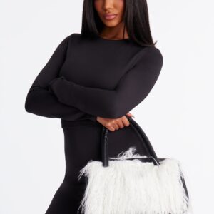 حقيبة كتف فرو صناعي “مين إيفنت” – أبيض/أسود