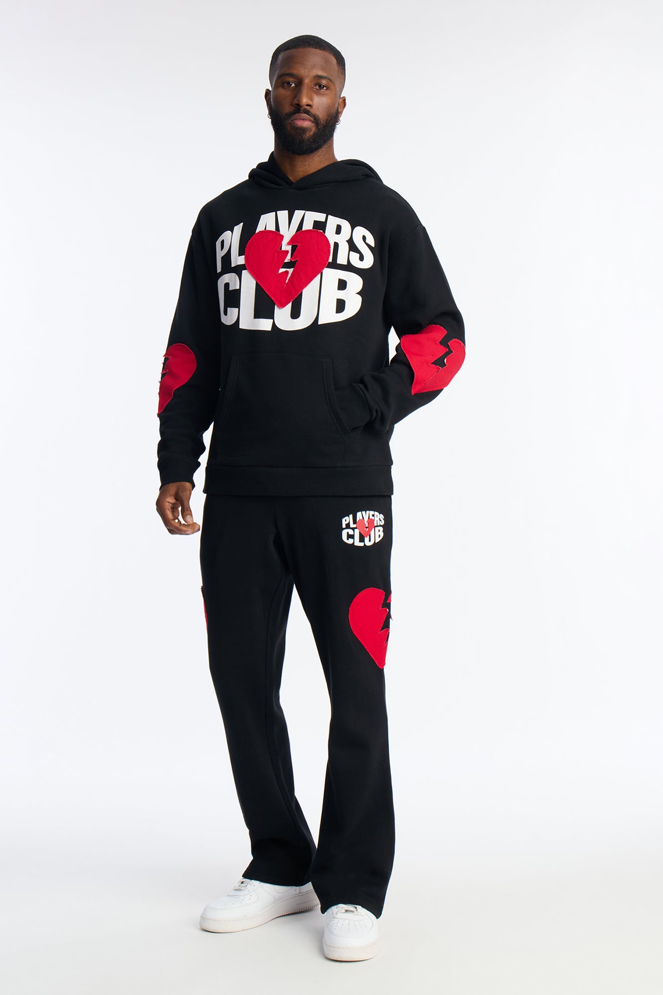 11-20-25_S7_118_FNMTF54001_Black_AB_DR_20-03-16_24978_PXF.jpg هودي "هارت بريكرز بلايرز كلوب" - أسود - الصورة 2