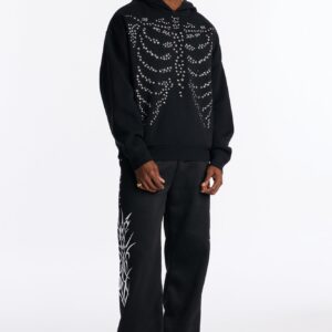 هودي “سكيليتون ستارز” مطرز بقصة واسعة – أسود