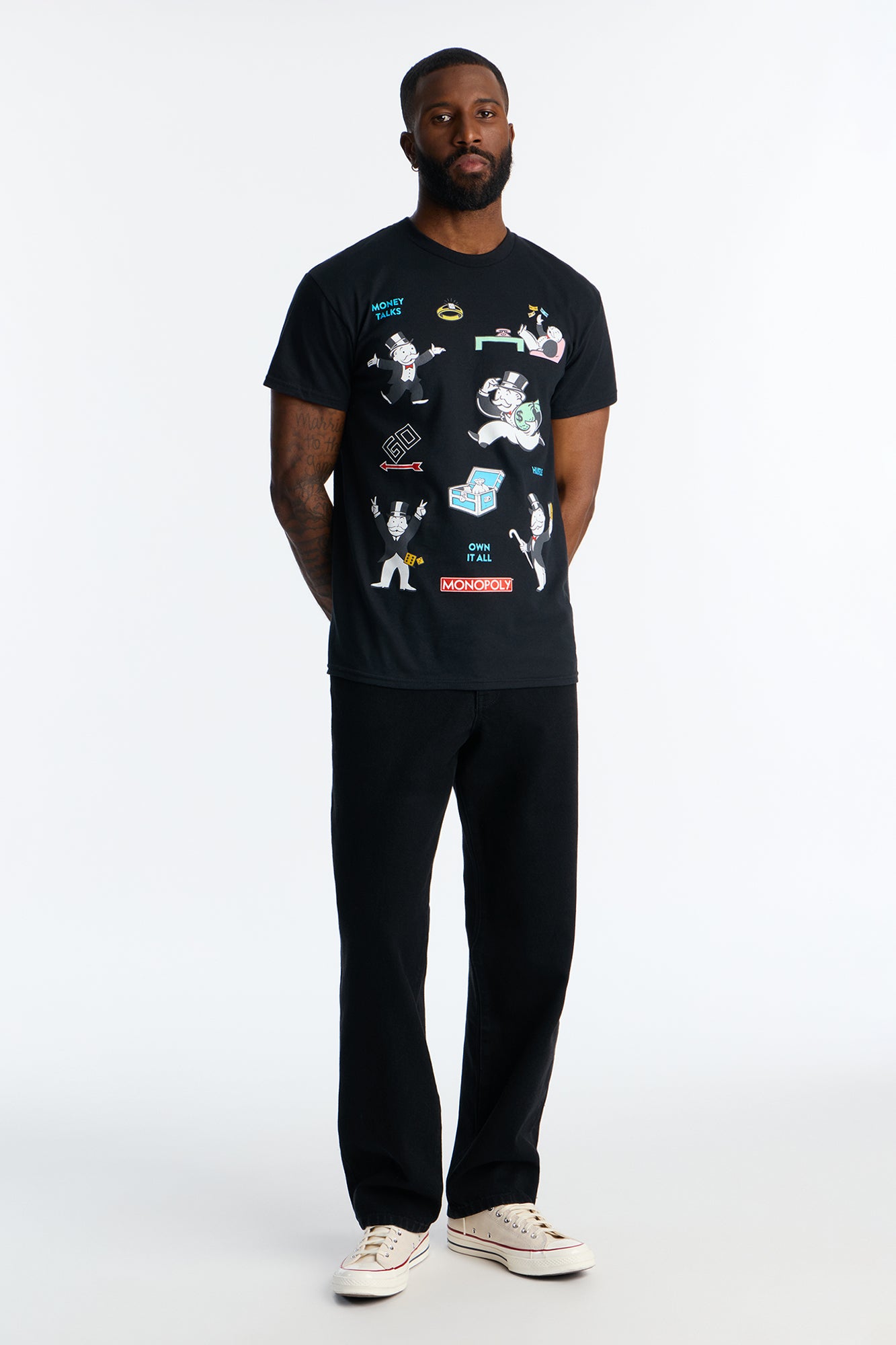 11-25-25_S9_84_XHP003AMNFS_Black_LR_DJ_14-16-54_3410_PXF.jpg تيشيرت "مونوبولي موني توكس" بأكمام قصيرة - أسود - الصورة 2