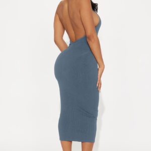 فستان ميدي “كاساندرا” ضيق – رمادي فحمى