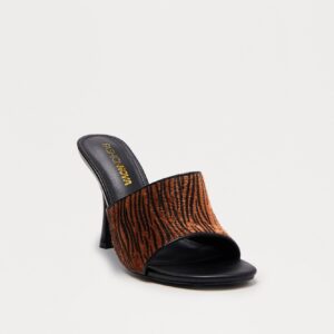 حذاء “كاريمي” بكعب وطبعة حيوانات – أسود