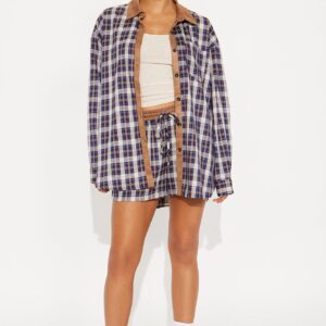 طقم شورت وقميص كاروهات “تشيكنغ ذا بوكسز” – أزرق