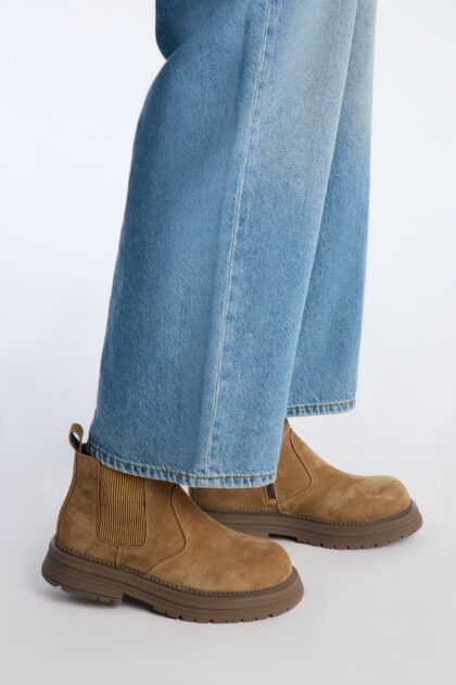 import placeholder for laceless chunky tau