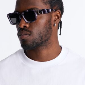 نظارة مربعة بنقشة رخامية وتفاصيل معدنية – أسود