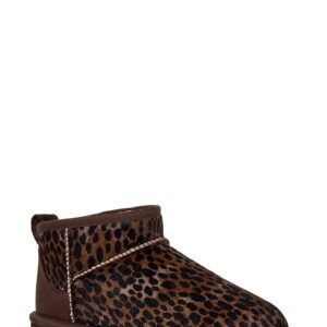 بوت “ألترا ميني كاسبيان” بنقشة الفهد