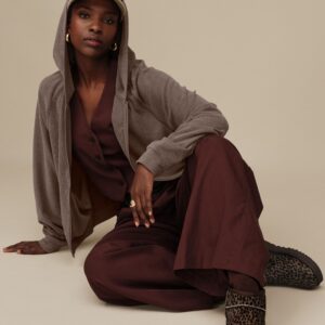 بوت “ألترا ميني كاسبيان” بنقشة الفهد