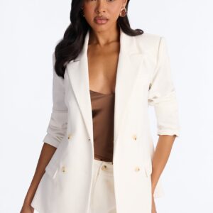 طقم بليزر وشورت أبيض