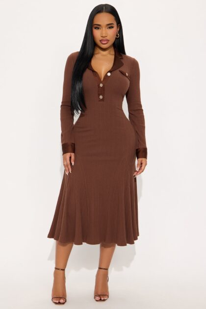 فستان "ماريسول" ميدي مضلع - بني