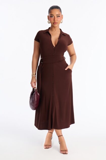 فستان "إليز" ميدي بأزرار - بني شوكولاتة