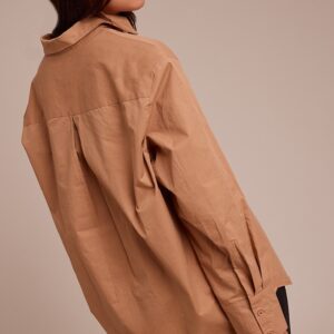 قميص قطني أسمر (تان) بأساور كبيرة وتصميم واسع