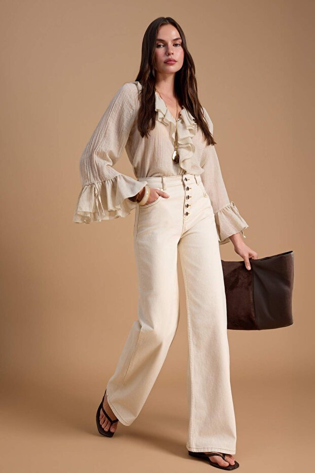 جينز أوف وايت بخصر مرتفع وقصة فلير إسبانية فائقة المرونة
