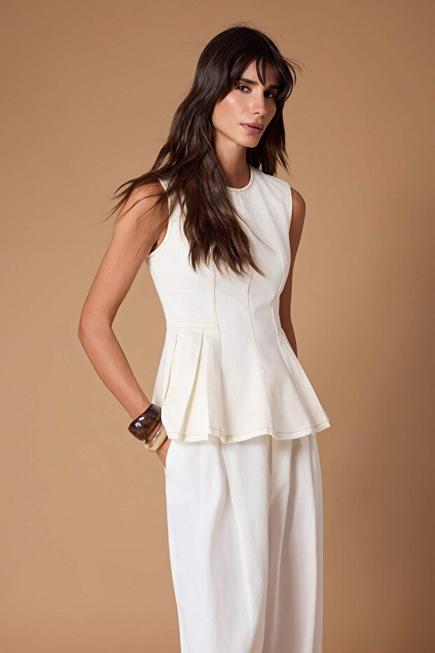بلوزة جينز باللون السكري مع كشكشة TWOSS25BZ00360