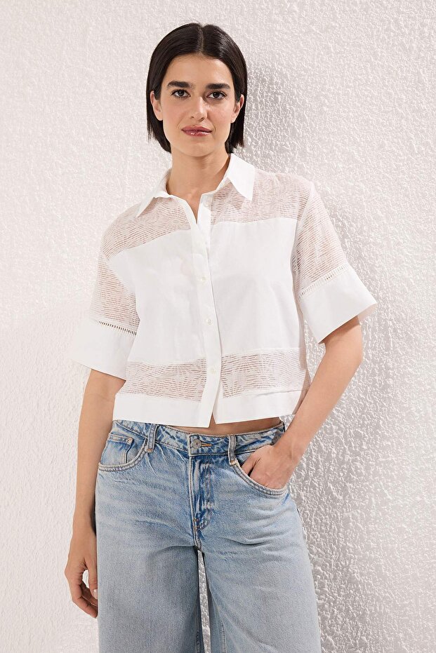 قميص أبيض شفاف Crop بأكمام قصيرة TWOSS25GO00170