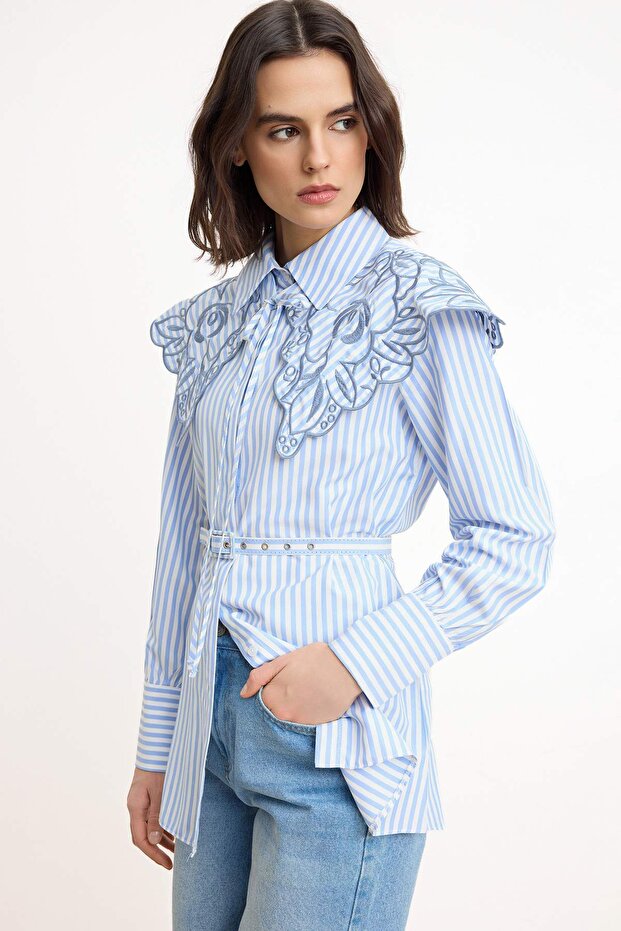 Modest قميص محتشم أزرق مخطط مع تطريز وتفاصيل ياقة TCTSS26TG00034