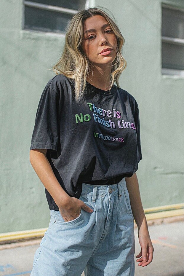 تيشيرت أنثراسيت من Mad Girls MG946