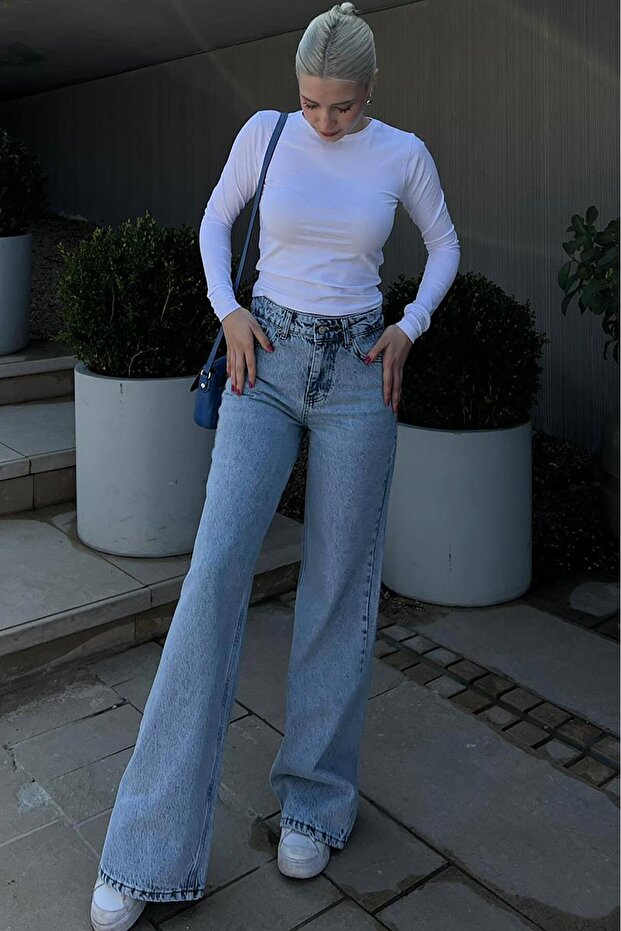 جينز نسائي أزرق ثلجي مستقيم واسع MG1996