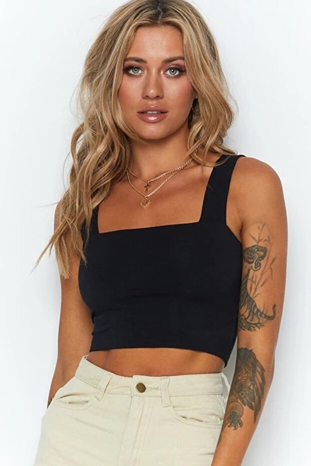 Crop أسود من Mad Girls MG1010