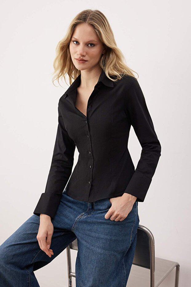 Wardrobe Essentials قميص أسود قطني بقصة محددة خفيفة TWOAW26GO00022