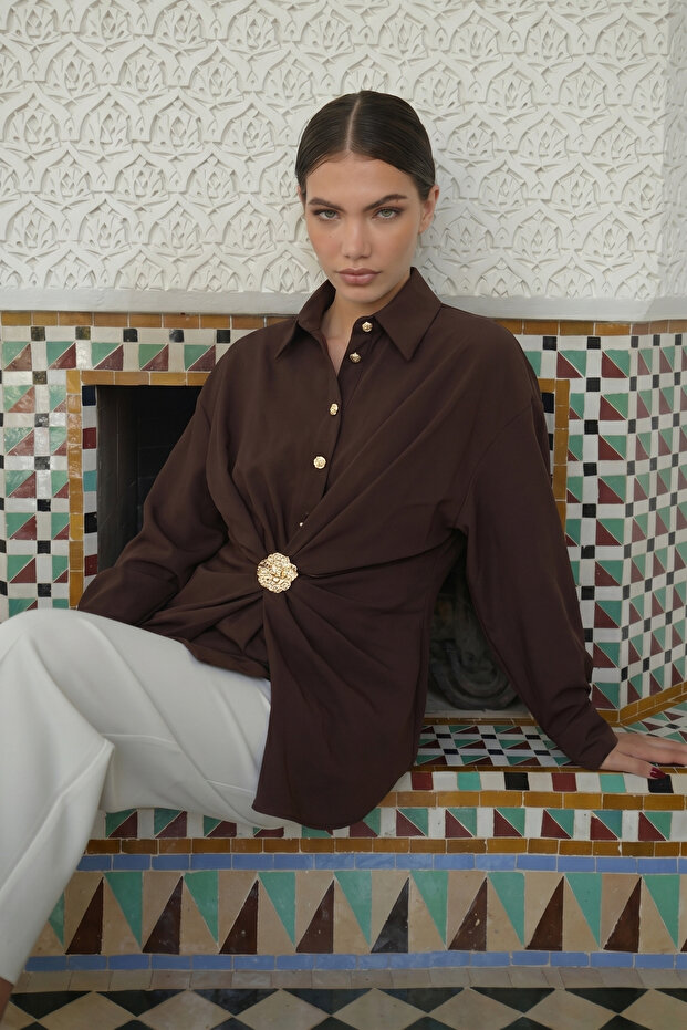 Modest قميص محتشم بني أوفرسايز مع تفاصيل إكسسوار TCTSS26TG00048