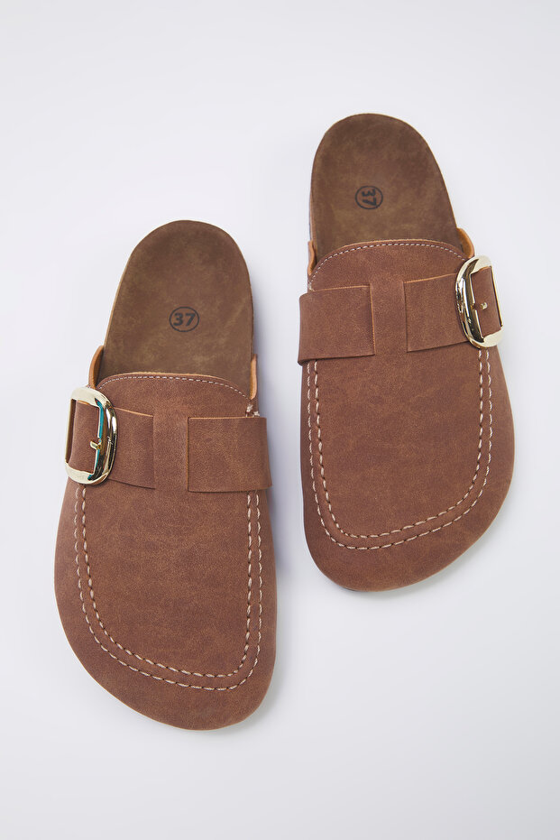 فاتح بني من الأمام مغلق حزام بإبزيم مقدمة مربعة مسطح سابو شبشب